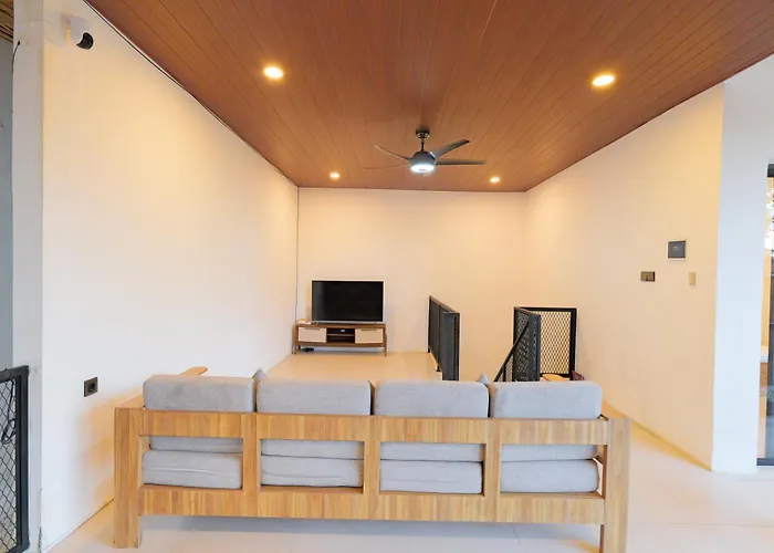 4br Modern Walking Dist To Sidewalk Villa Jimbaran